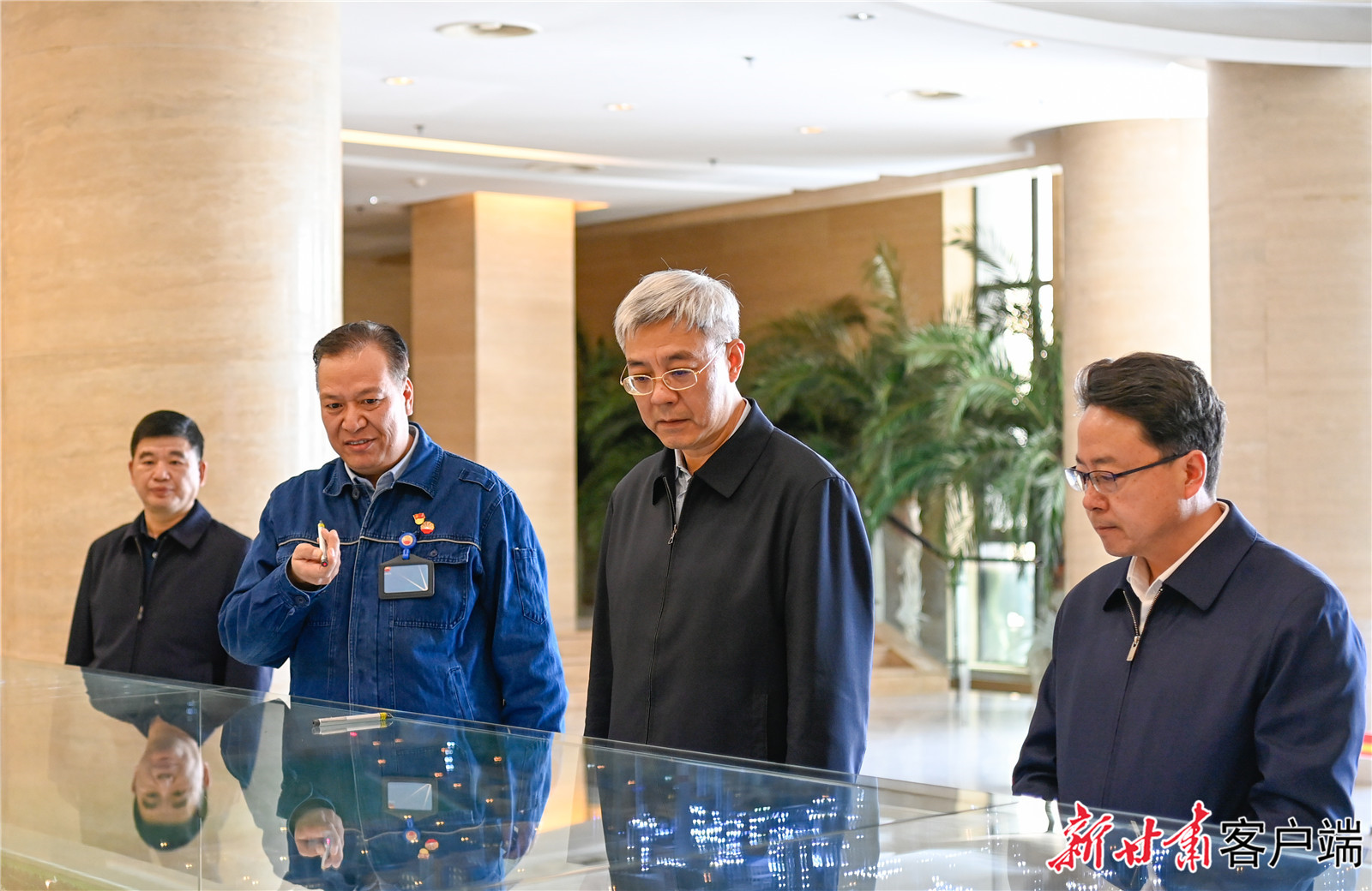 尹弘在慶陽市調(diào)研指導(dǎo)工作時強調(diào)：立足資源稟賦打造特色產(chǎn)業(yè)集群，奮發(fā)有為推動革命老區(qū)振興發(fā)展