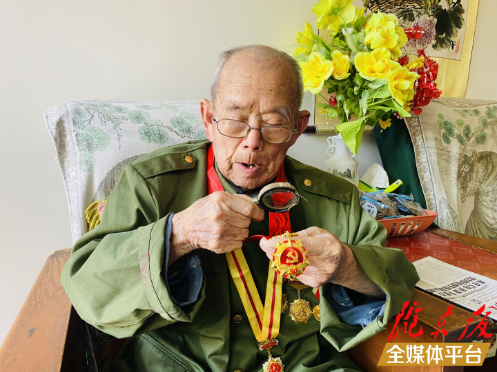 【光榮在黨50年】徐連江：“永遠(yuǎn)跟黨走，永遠(yuǎn)都愛國！”